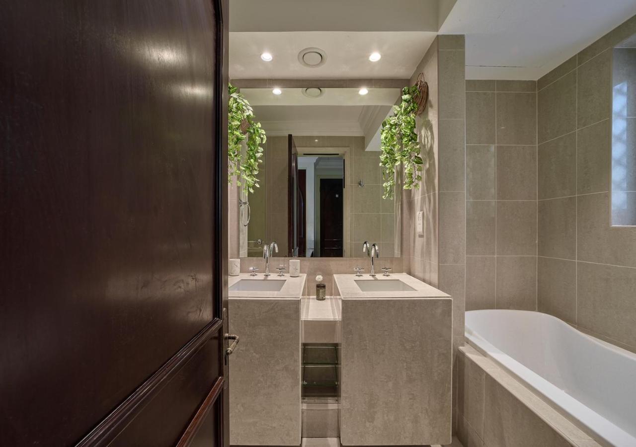 Burj Khalifa Partial View Peak Living Luxury 2Br Souk Al-Bahar Beside Dubai Mall-Golden Homes Bagian luar foto